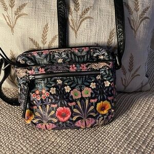 Bueno Vibrant Mid Lux Bueno Floral Black Crossbody Bag